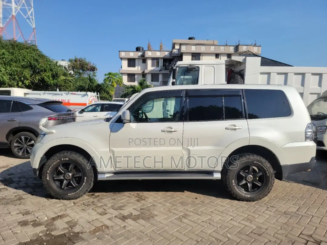 Mitsubishi Pajero 2006 White