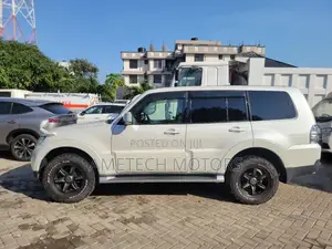 Mitsubishi Pajero 2006 White