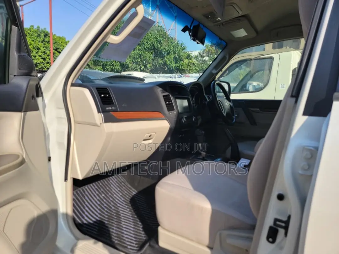 Mitsubishi Pajero 2006 White