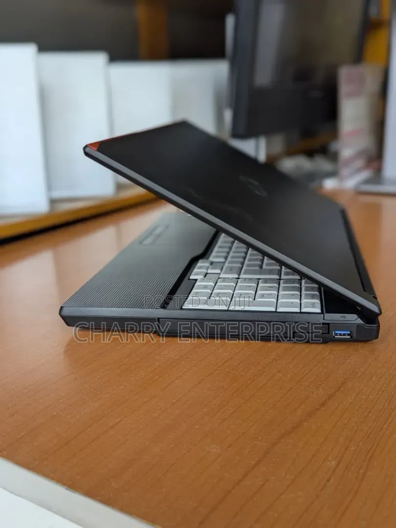 Laptop Fujitsu 8GB Intel Core i5 SSD 256GB