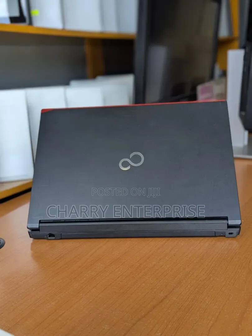 Laptop Fujitsu 8GB Intel Core i5 SSD 256GB