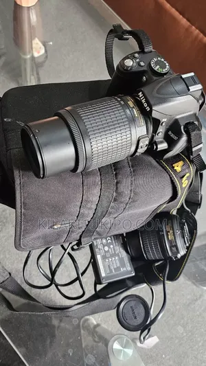 Nikon D3000 With Lens 18-55mm Full