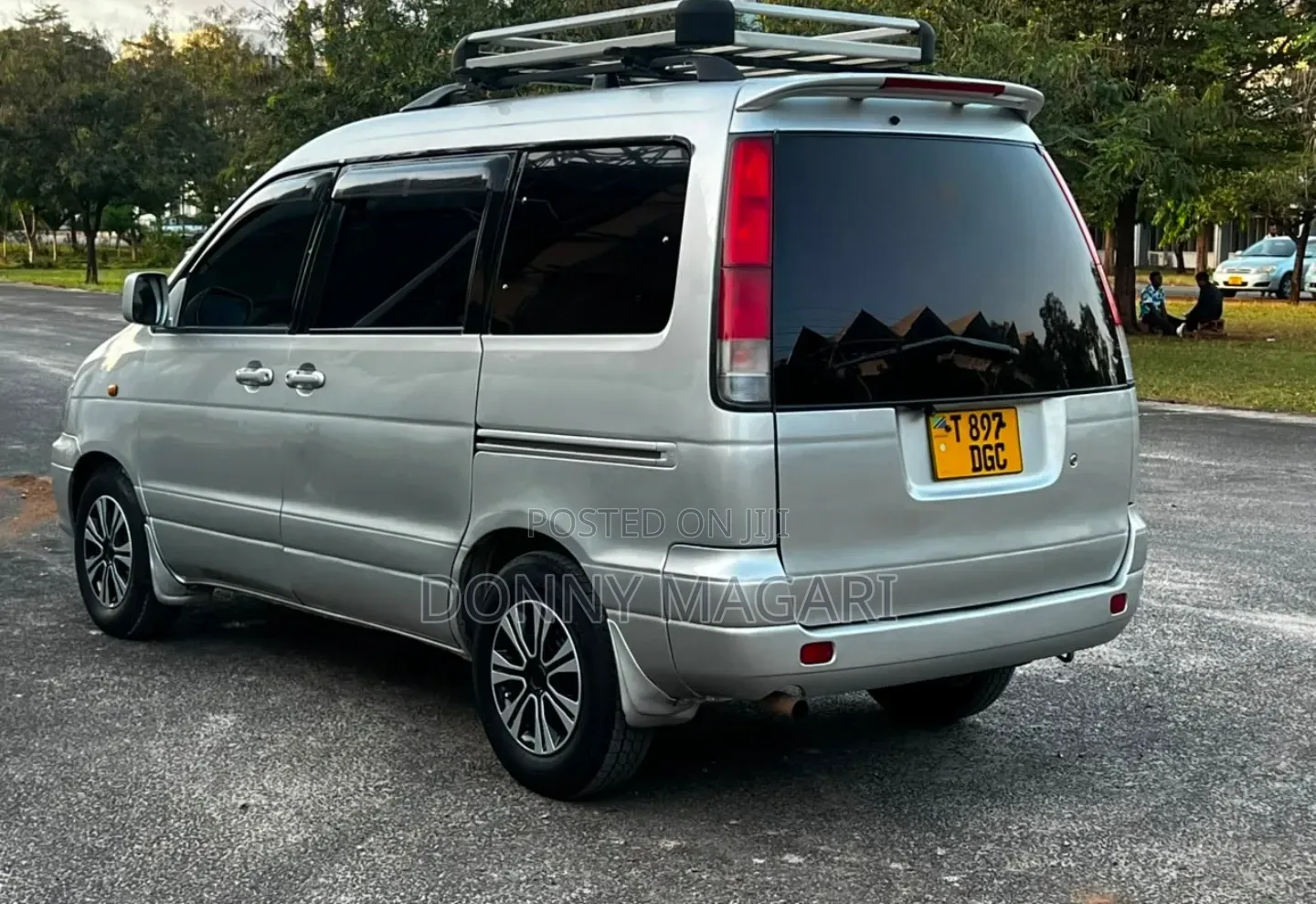 Toyota Noah 2002 Silver