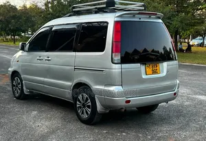 Toyota Noah 2002 Silver