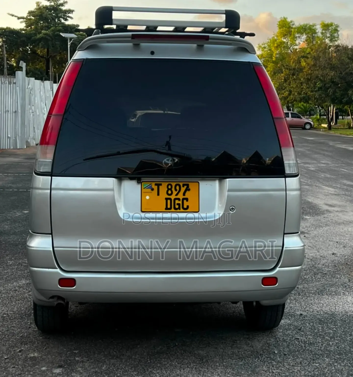 Toyota Noah 2002 Silver