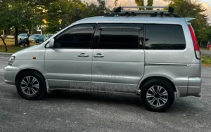Toyota Noah 2002 Silver