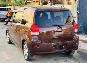 Toyota Porte 1.5 AWD 2013 Brown