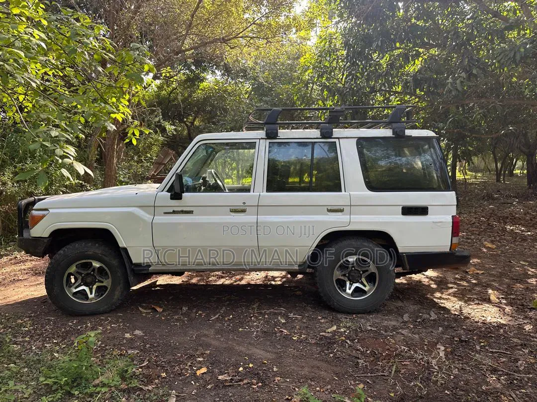 Toyota Land Cruiser 2009 White
