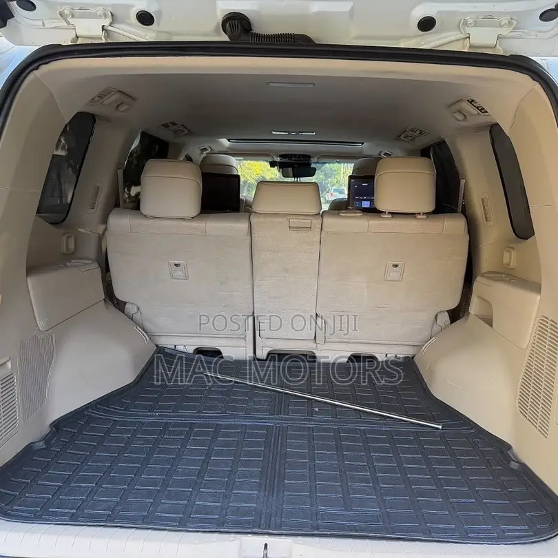 Toyota Land Cruiser LC300 2023 White