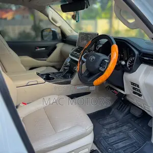 Toyota Land Cruiser LC300 2023 White