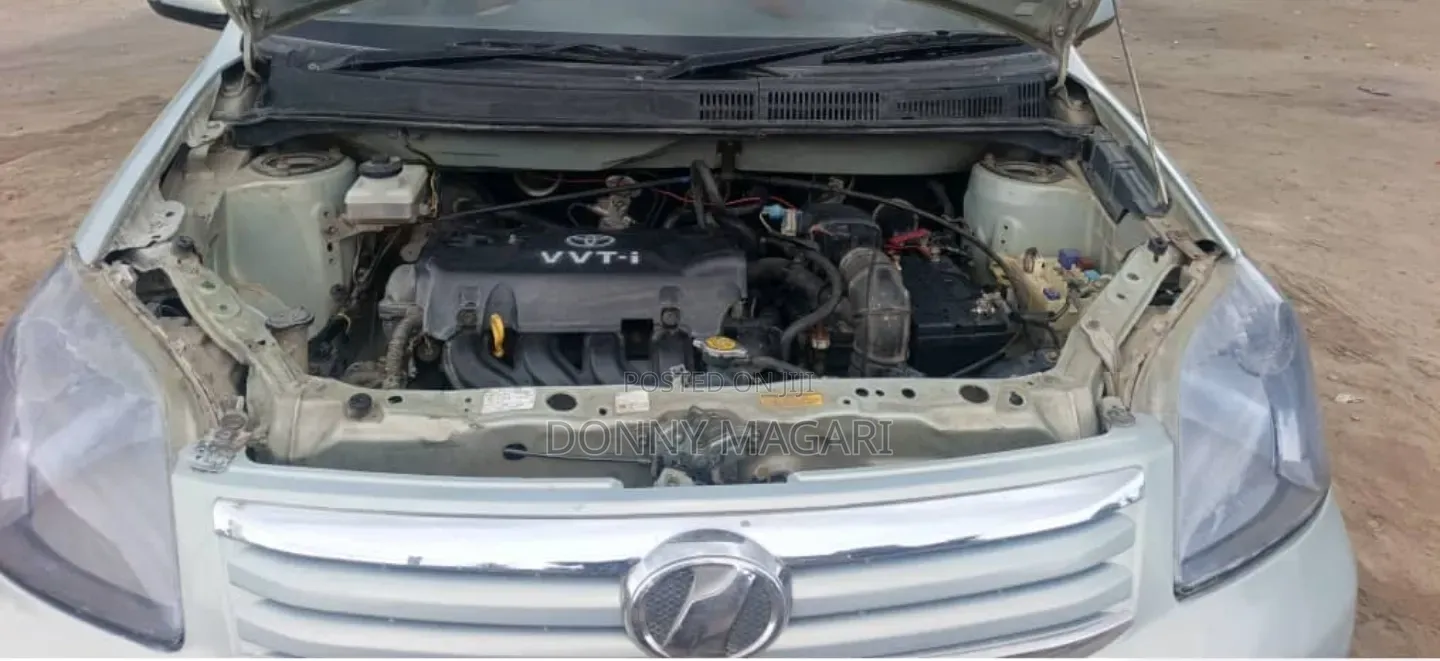 Toyota Raum 2006 Silver