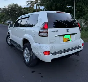 Toyota Land Cruiser Prado 2005 White
