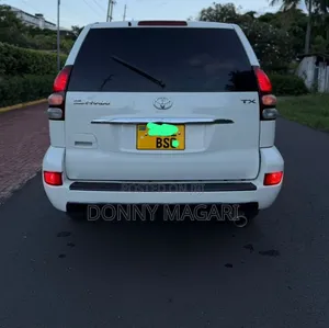 Toyota Land Cruiser Prado 2005 White