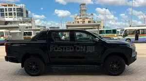 New Toyota Hilux 2025 Black