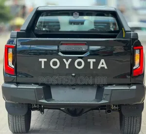 New Toyota Hilux 2025 Black