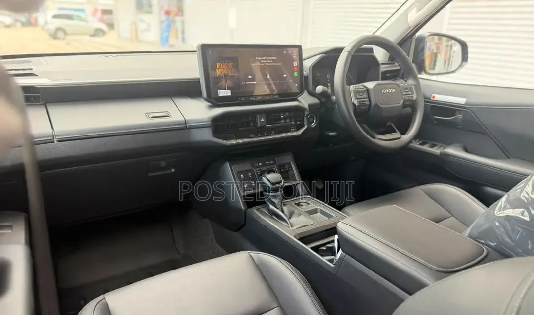 New Toyota Hilux 2025 Black
