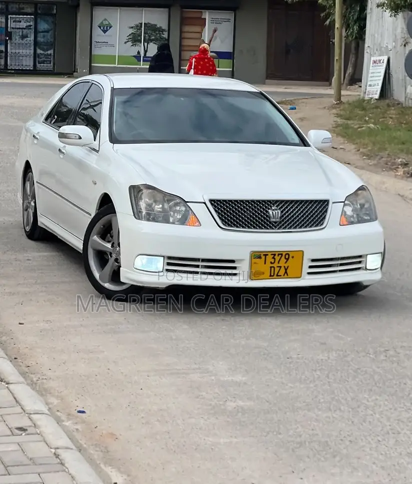 Toyota Crown 2006 White