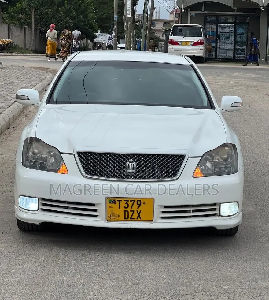 Toyota Crown 2006 White