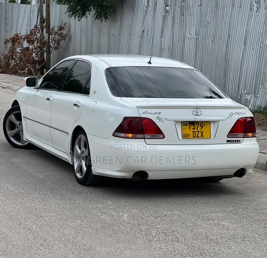 Toyota Crown 2006 White