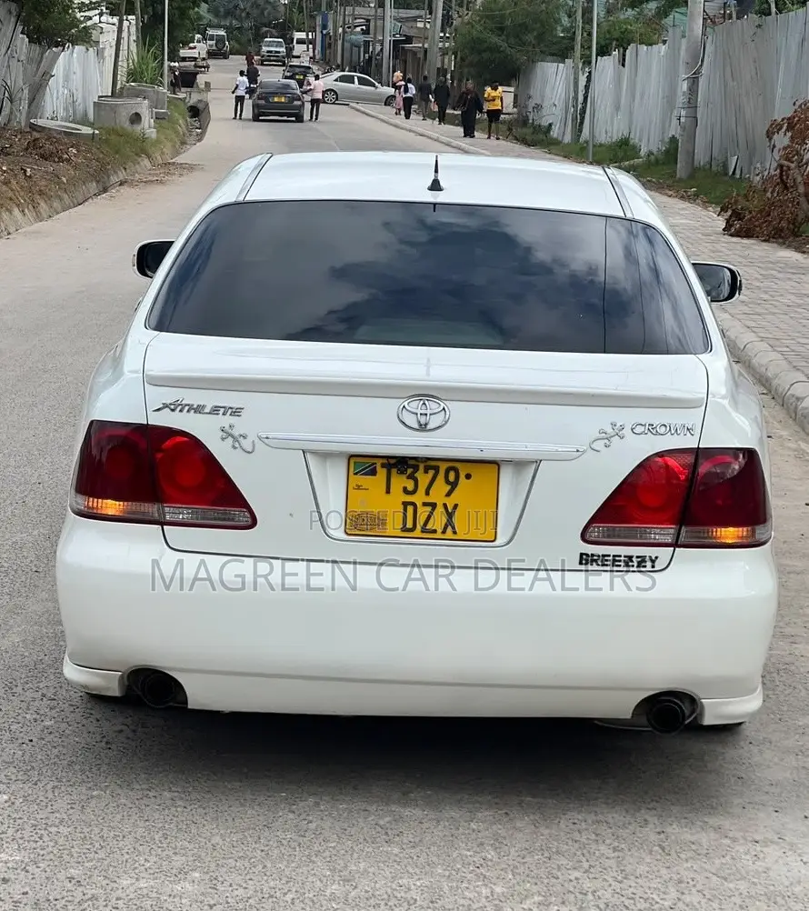Toyota Crown 2006 White