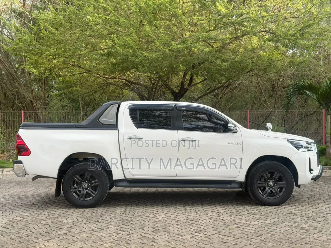 Toyota Hilux 2022 White
