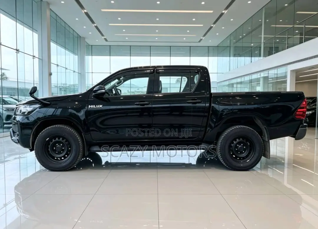 Toyota Hilux 2023 Black