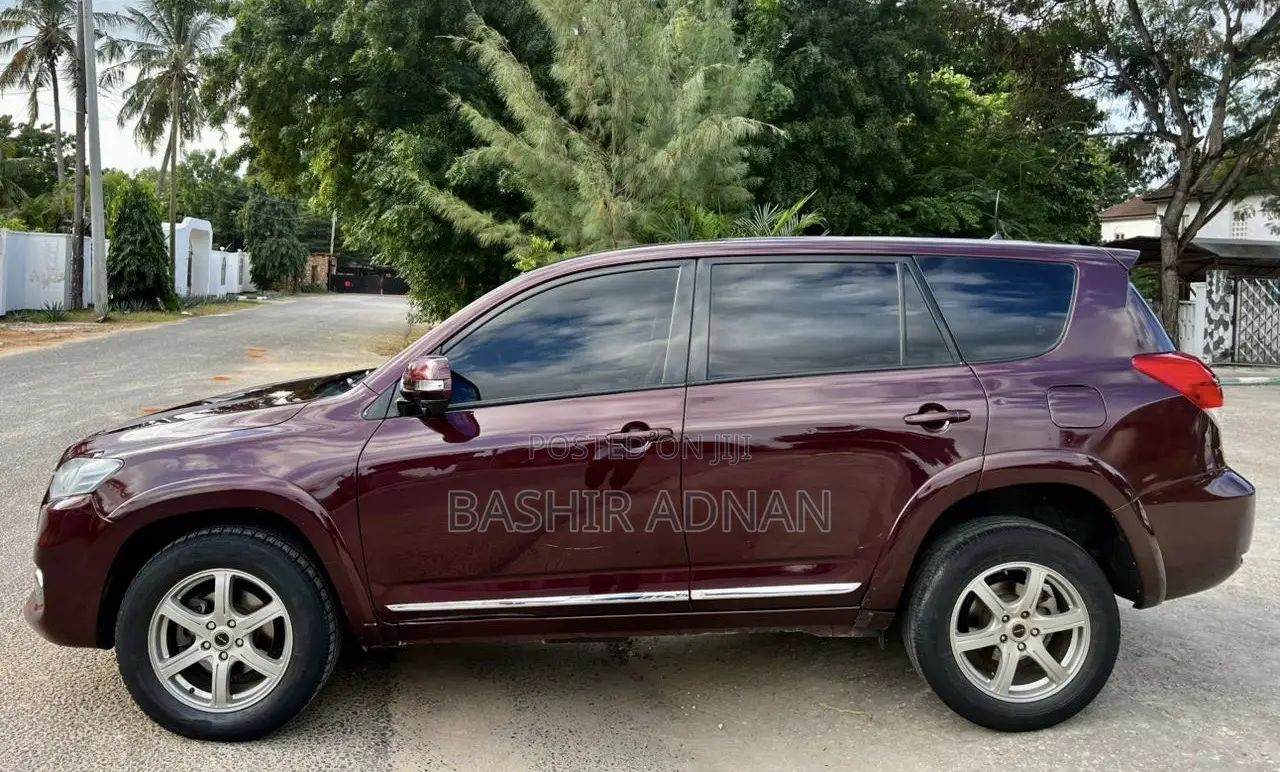 Toyota Vanguard 2011 Burgundy