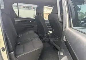 Toyota Hilux 2019 Silver