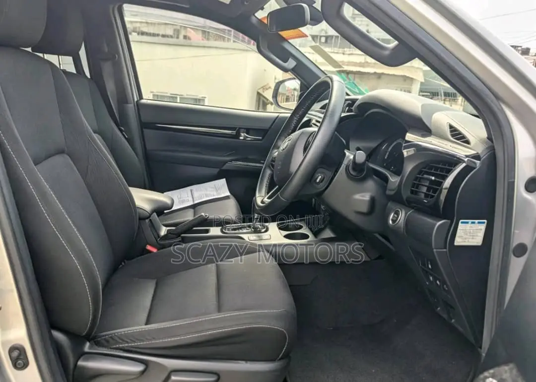 Toyota Hilux 2019 Silver