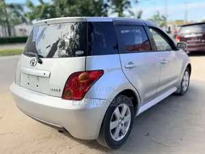 Toyota IST 2004 Silver