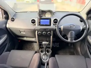 Toyota IST 2004 Silver