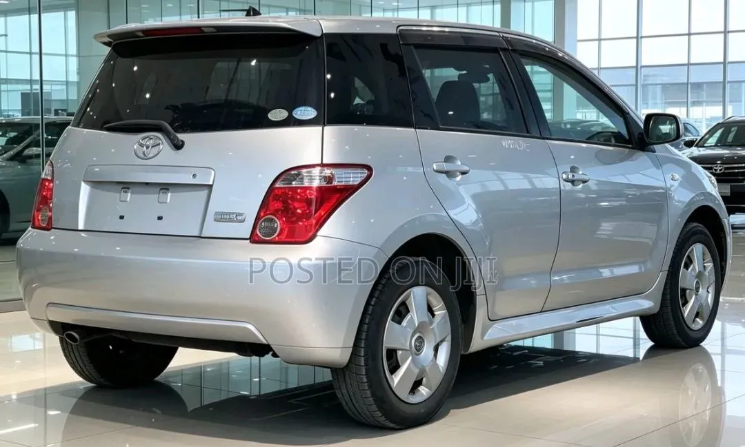 Toyota IST 2005 Silver