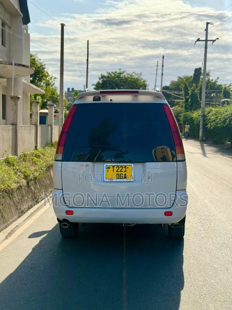 Toyota Noah 2001 White