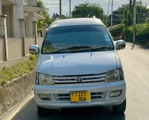Toyota Noah 2001 White