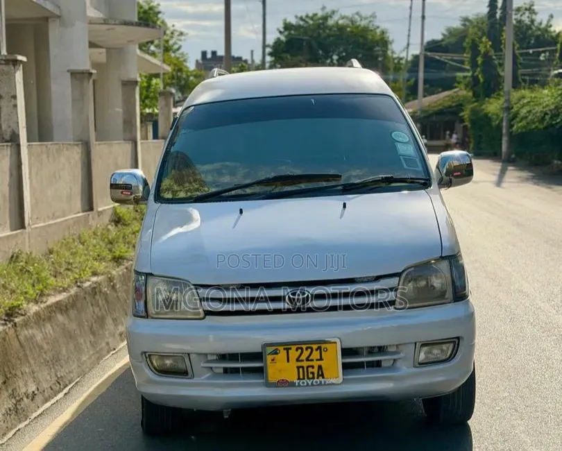 Toyota Noah 2001 White