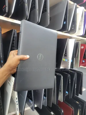 Laptop Dell Latitude 3520 8GB Intel Core i7 SSD 512GB