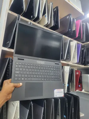 Laptop Dell Latitude 3520 8GB Intel Core i7 SSD 512GB
