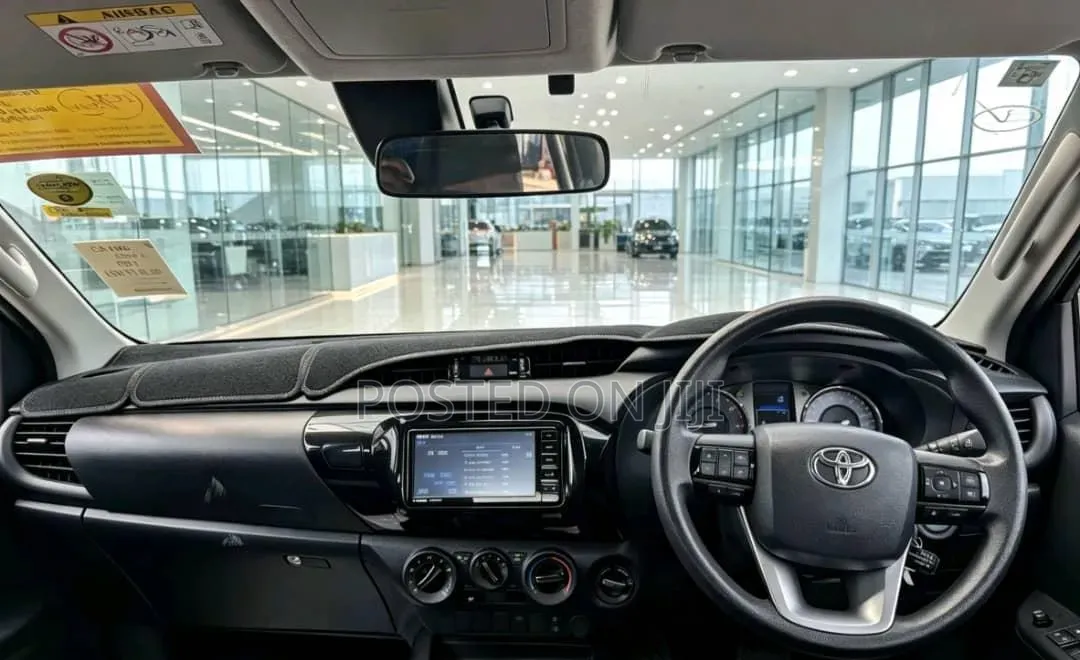 Toyota Hilux 2023 Black