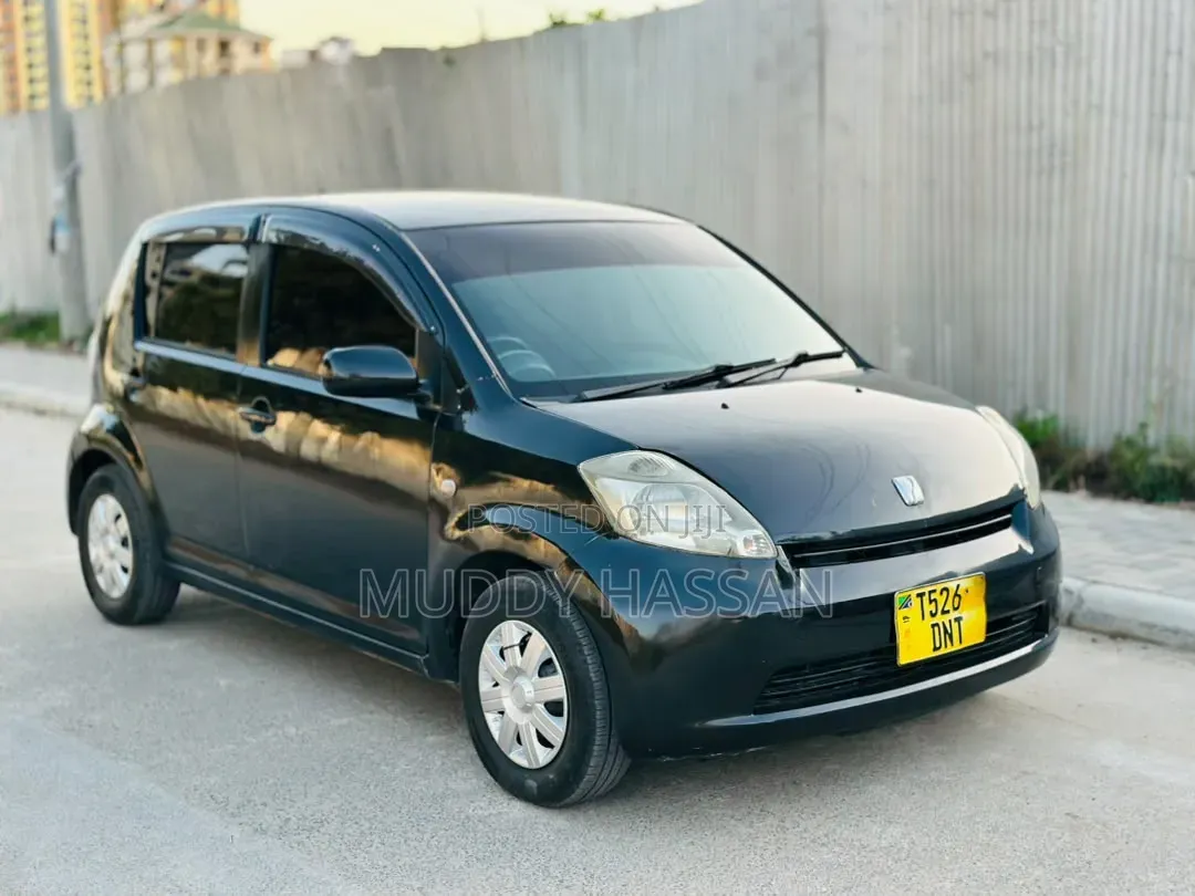 Toyota Passo 2004 Black