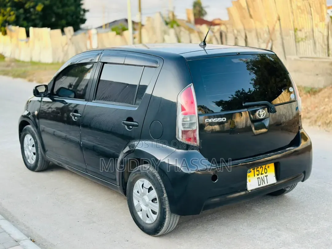 Toyota Passo 2004 Black
