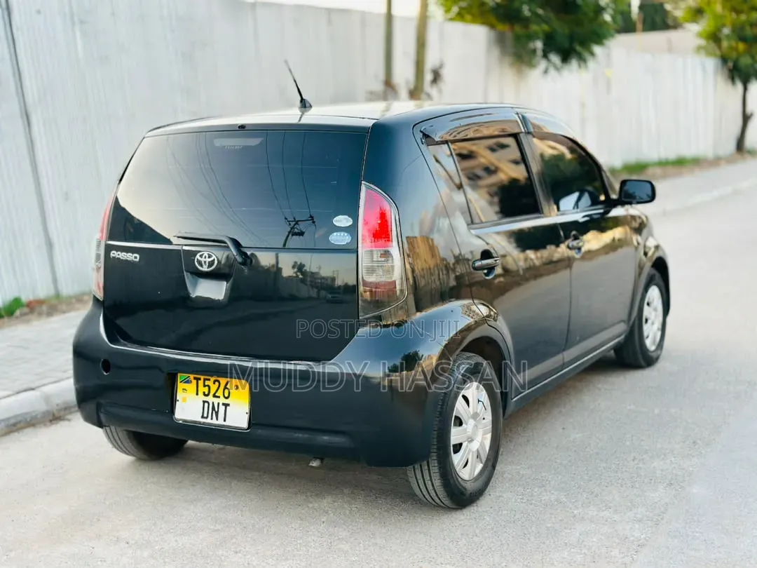 Toyota Passo 2004 Black