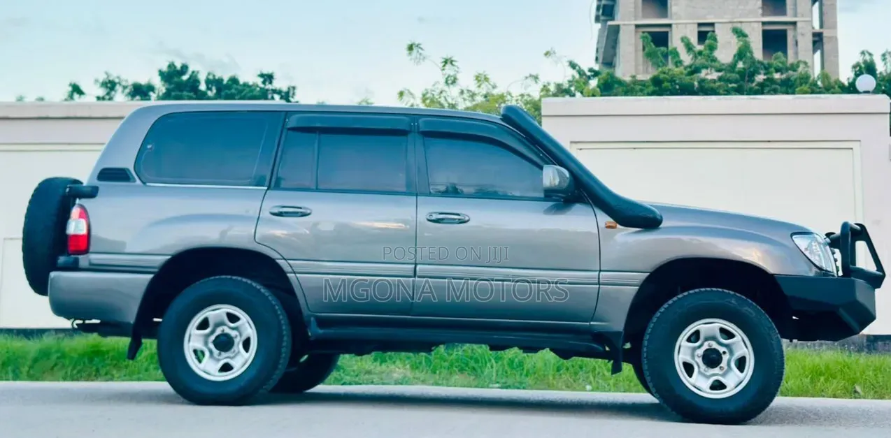 Toyota Land Cruiser 100 4.2 2006 Gray