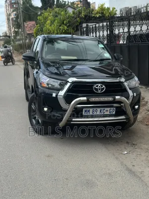 Toyota Hilux 2021 Black