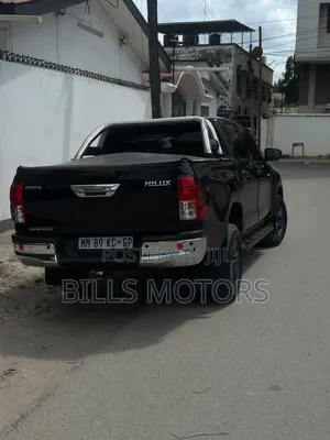 Toyota Hilux 2021 Black