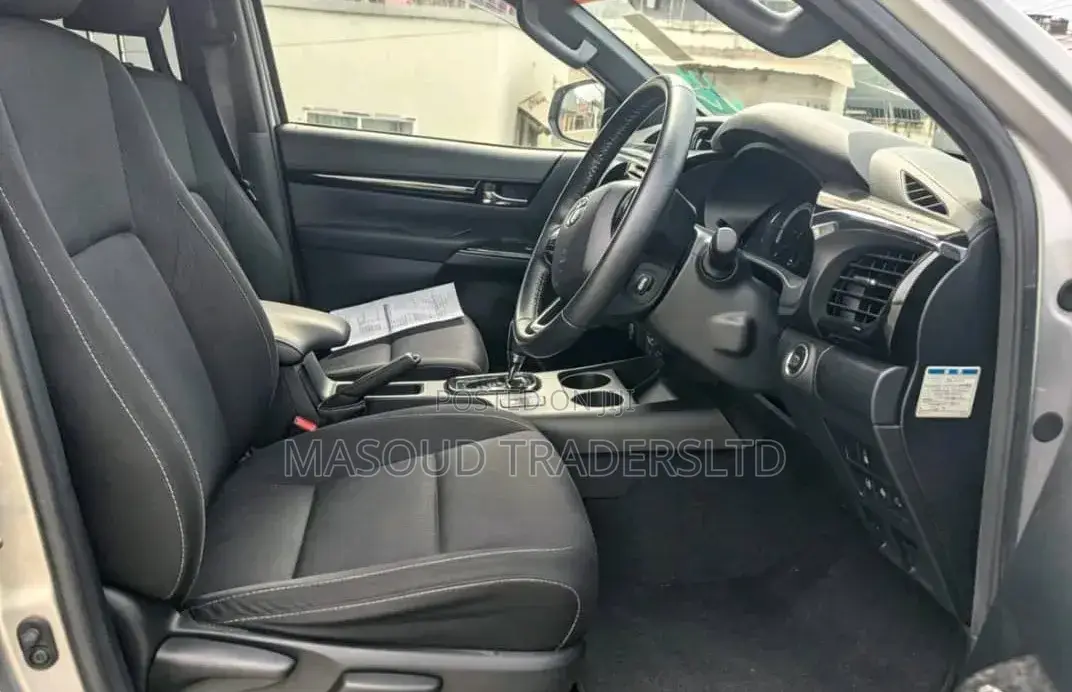 Toyota Hilux 2019 Silver