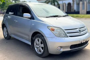 Toyota IST 2004 Silver