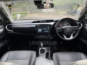 Toyota Hilux 2022 White