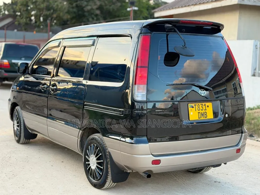 Toyota Noah 2001 Black