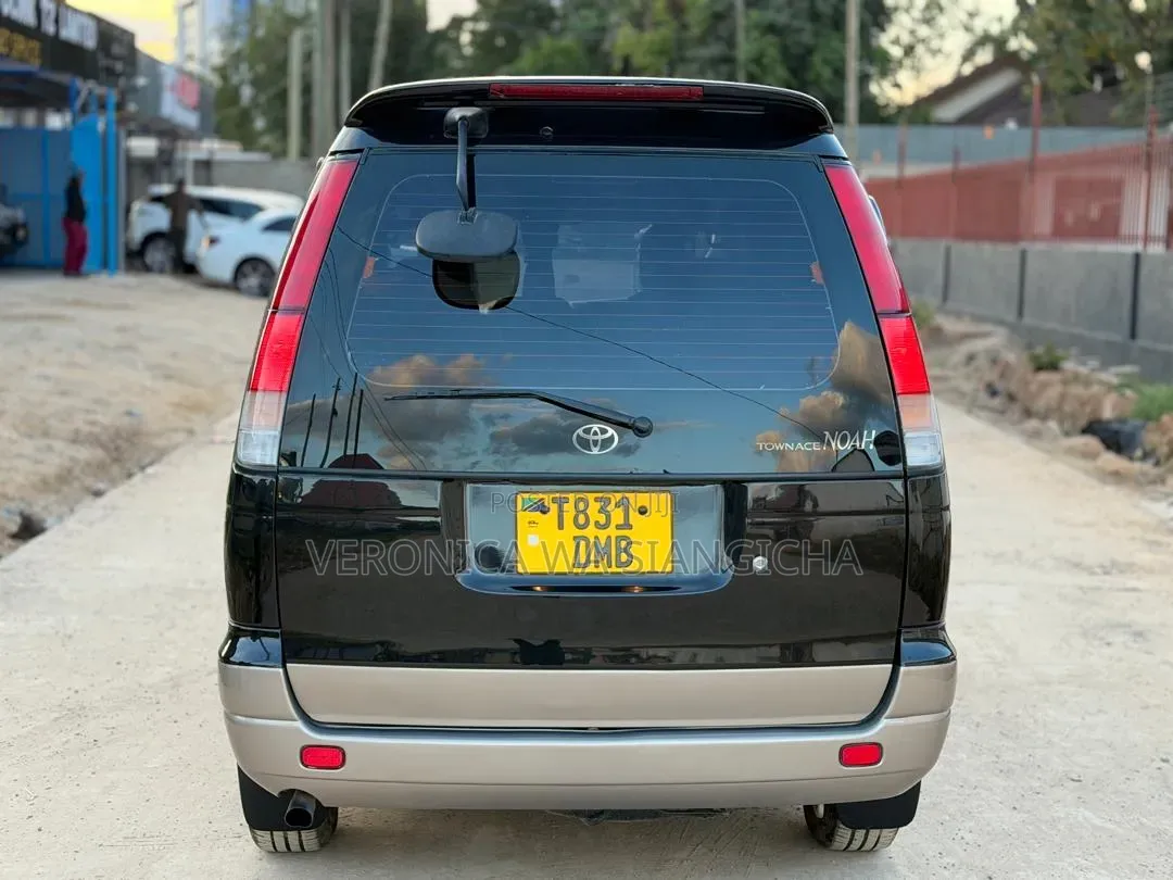Toyota Noah 2001 Black