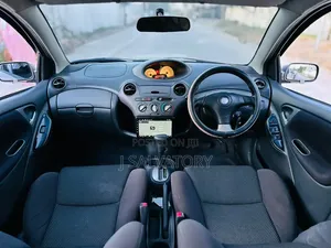 Toyota Vitz 2002 Gray